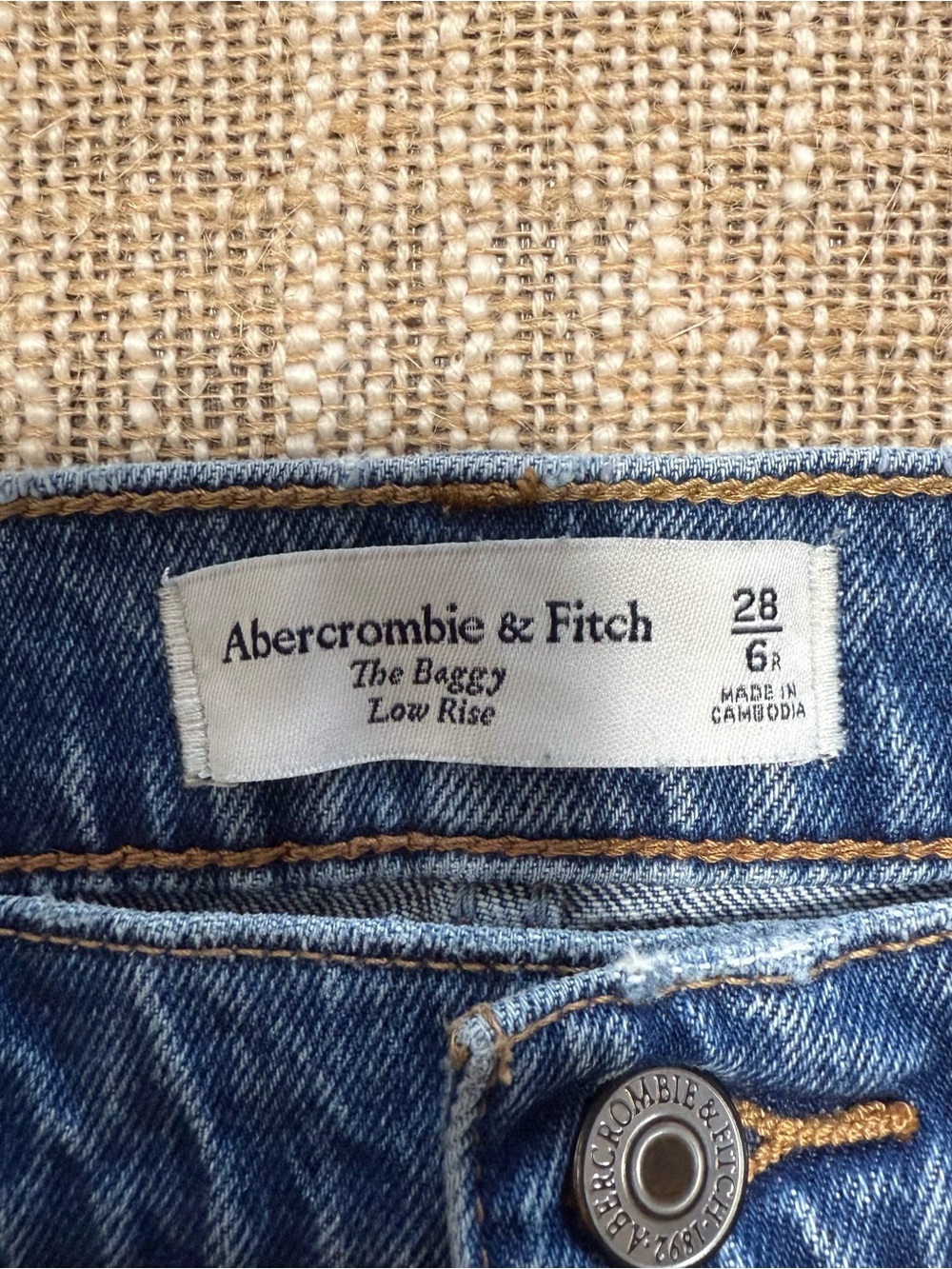 Abercrombie & Fitch The Baggy Low Rise Jeans Size 28 regular - Picture 4 of 7